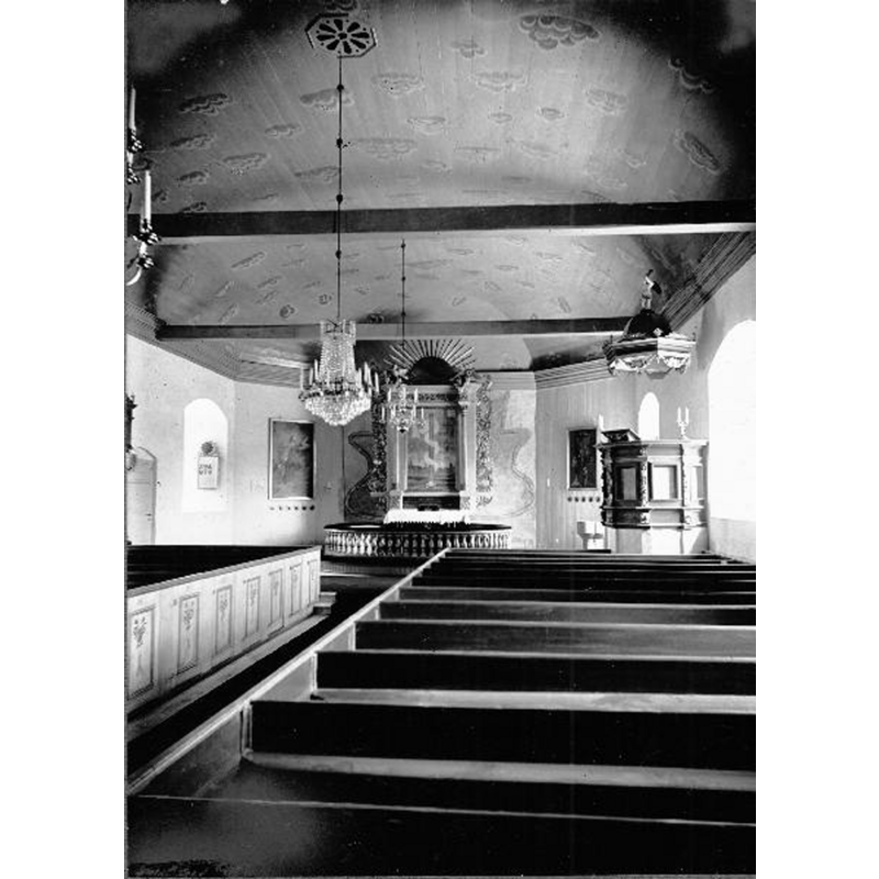 Source caption: "Angereds kyrka [...] Interiör mot öster. Efter restaurering." -- the medieval font is partially visible at the back east], right [south] side, behind the pulpit