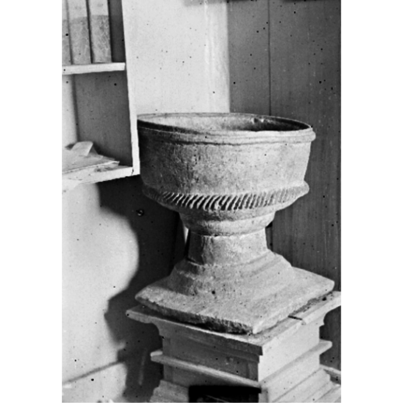 Source caption: "Älgarås socken. Västergötland. Kyrkan, dopfunten."