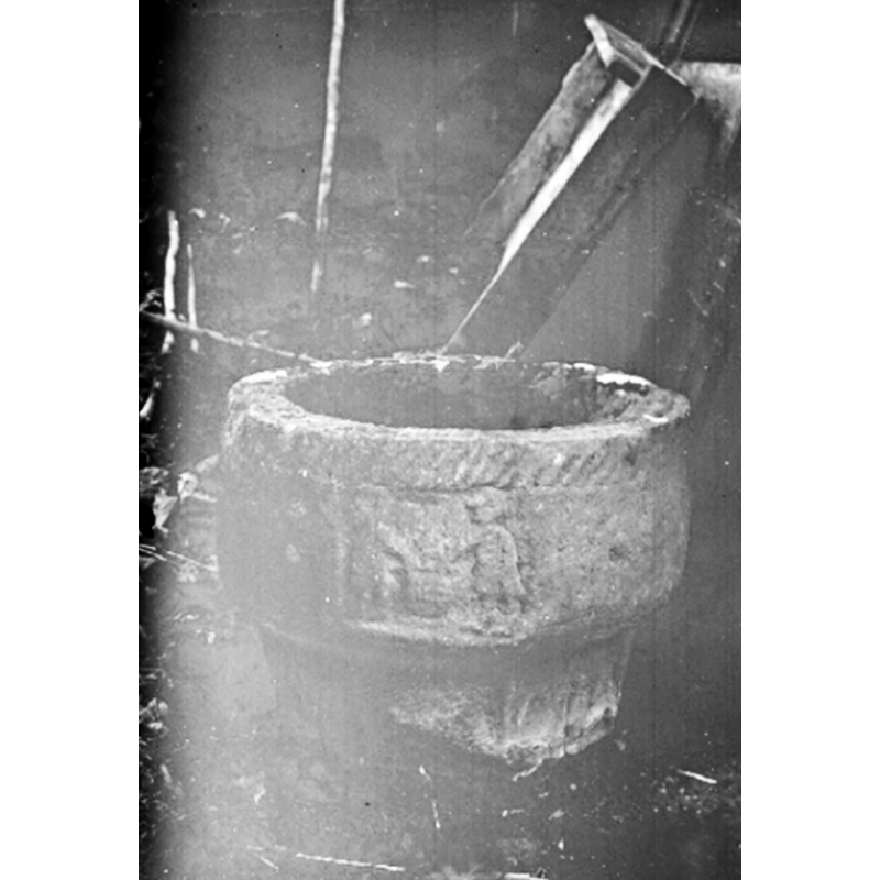 Source caption: "Tun socken. Åse härad. Västergötland. Kyrkan. Dopfunt."