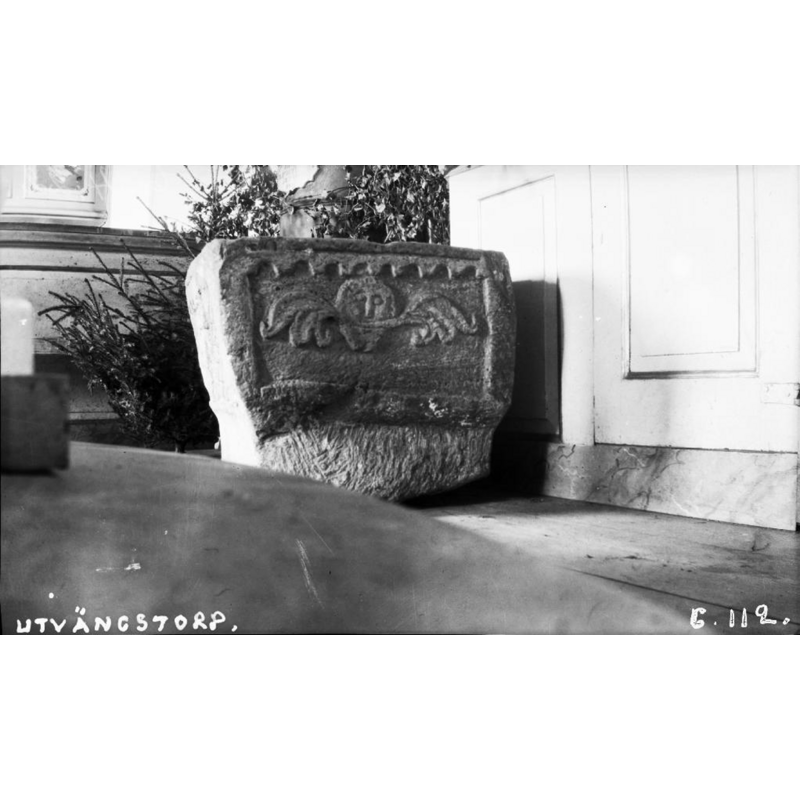 Source caption: "Utvängstorps kyrka [...] Dopfuntscuppa, 1100-talet."