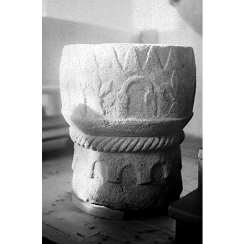 Source caption: "Mularps socken. Vartofta härad. Västergötland. Kyrkan. Dopfunt. Foto: 3/10 1928 [...]  Fotograf Welin, Sanfrid "