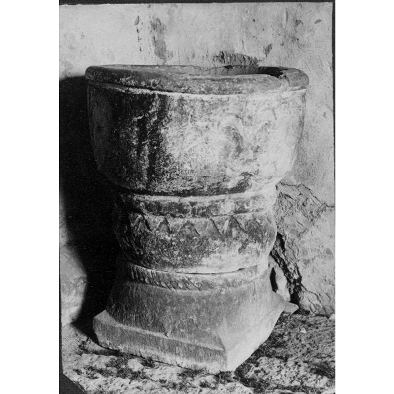Source caption: "Kymbo kyrka [...] dopfunt medeltida." [NB: the photograph was taken in the old church in 1890]