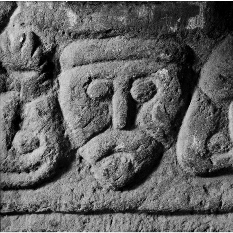 Source caption: "Gällstads kyrka [...] Dopfunt, romansk, foten, detalj."