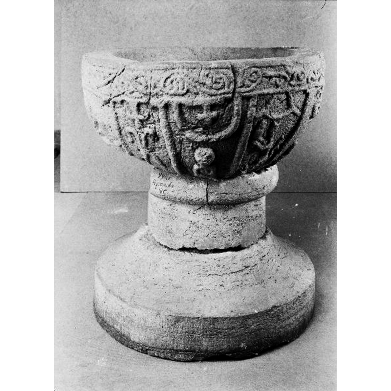 Source caption: "Hyssna gamla kyrka [...] Dopfunt, 1200-tal."