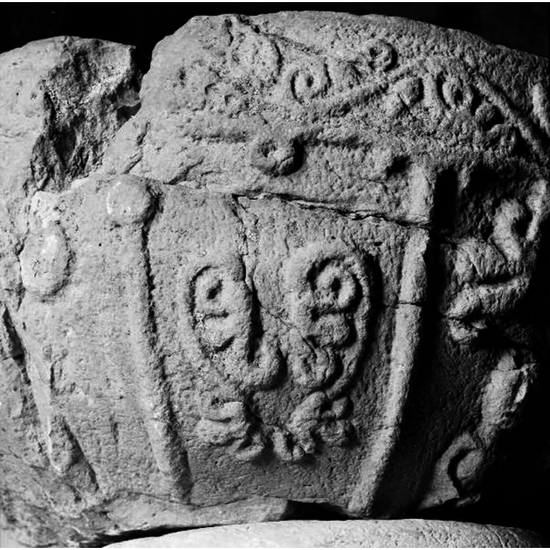 Source caption: "Hyssna gamla kyrka [...] Dopfunt, 1200-tal. Detalj av fris på cuppan."