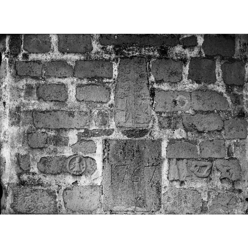 Source caption: "Härja kyrka [...] Gravsten och fragment av stenskulpturer i östra gaveln."