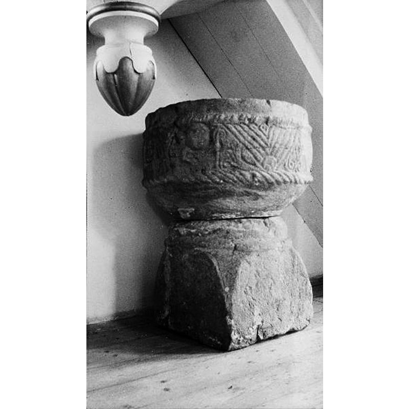 Source caption: "Brismene kyrka [...] Dopfunt, sandsten, 1100-talets mitt." -- the medieval font must have been disused at the time