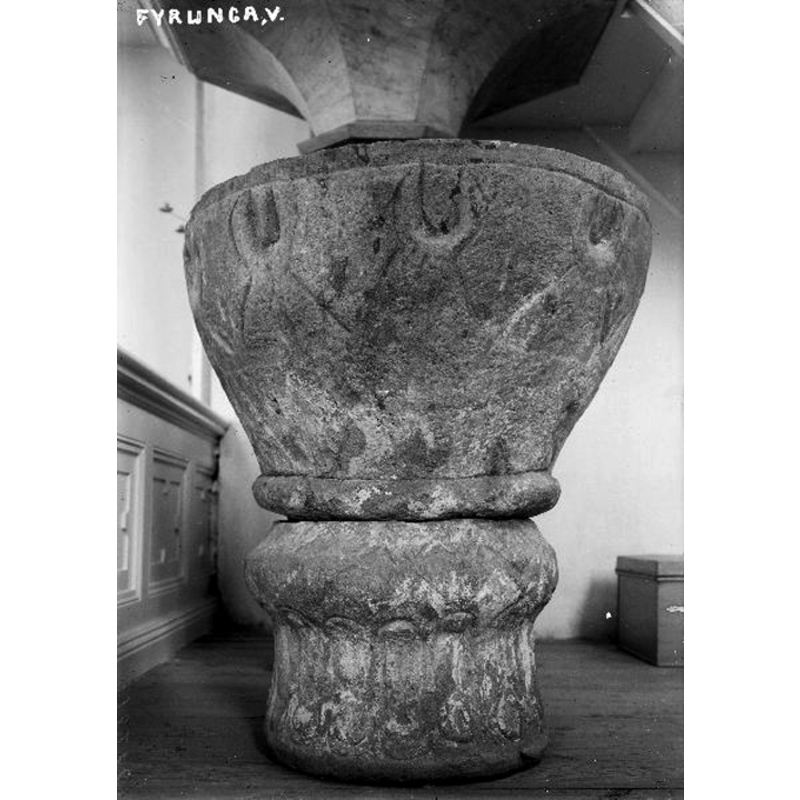 Source caption: "Fyrunga kyrka [...] Dopfunt, 1200-talet."