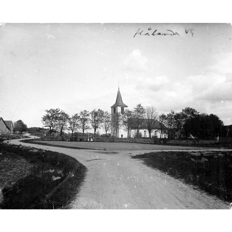 Source caption: "Hålanda kyrka [...] Kyrkan från söder, med omgivning."