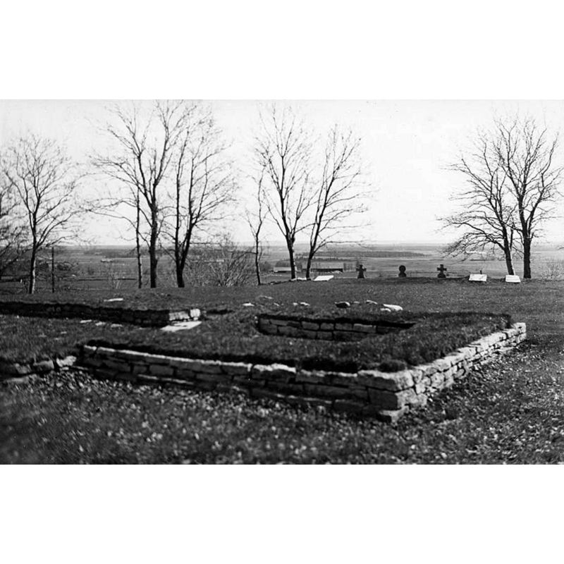 Source caption: "Kinne-Kleva kyrkoruin" -- Kinne-Kleva old church was demolished and replaced by a new building in 1863-1870