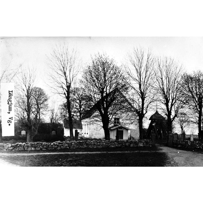 Source caption: "Längjums kyrka [...] Kyrkan från väster." -- the detached wooden belfry is visible on the right
