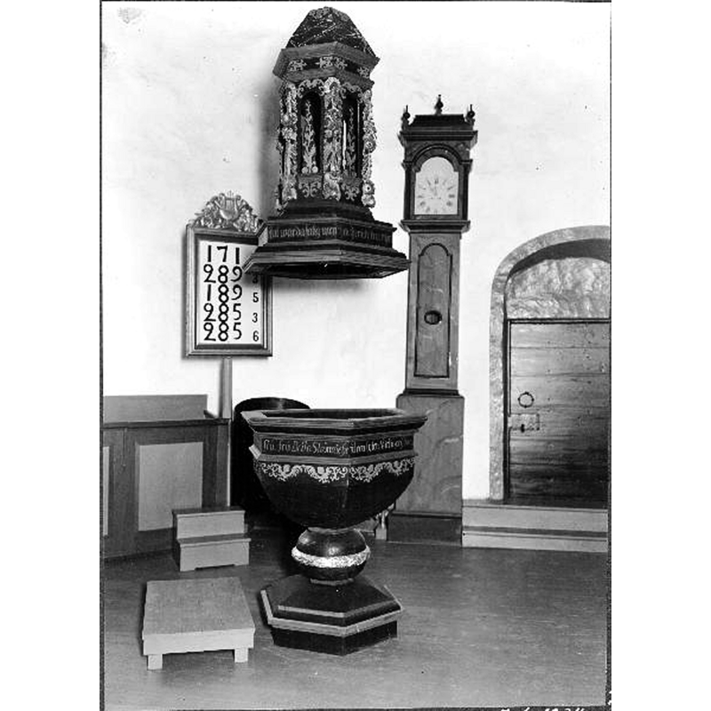 Source caption: "Skepplanda kyrka [...] Dopfunt, 1600-talet, efter konservering."