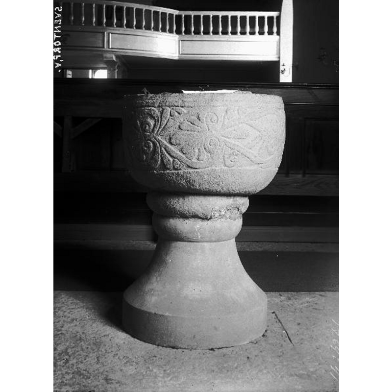 Source caption: "Sventorps kyrka [...] Dopfunt, sandsten, 1200-talet."