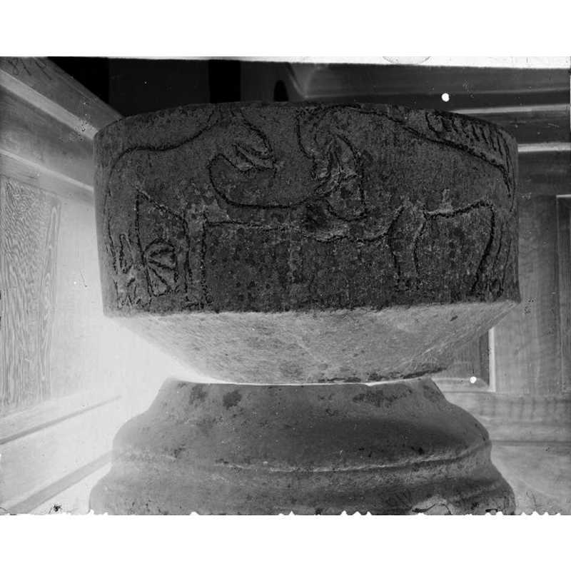 Source caption: "Södra Björke kyrka [...] Dopfunt, sandsten, 1100-talet."
