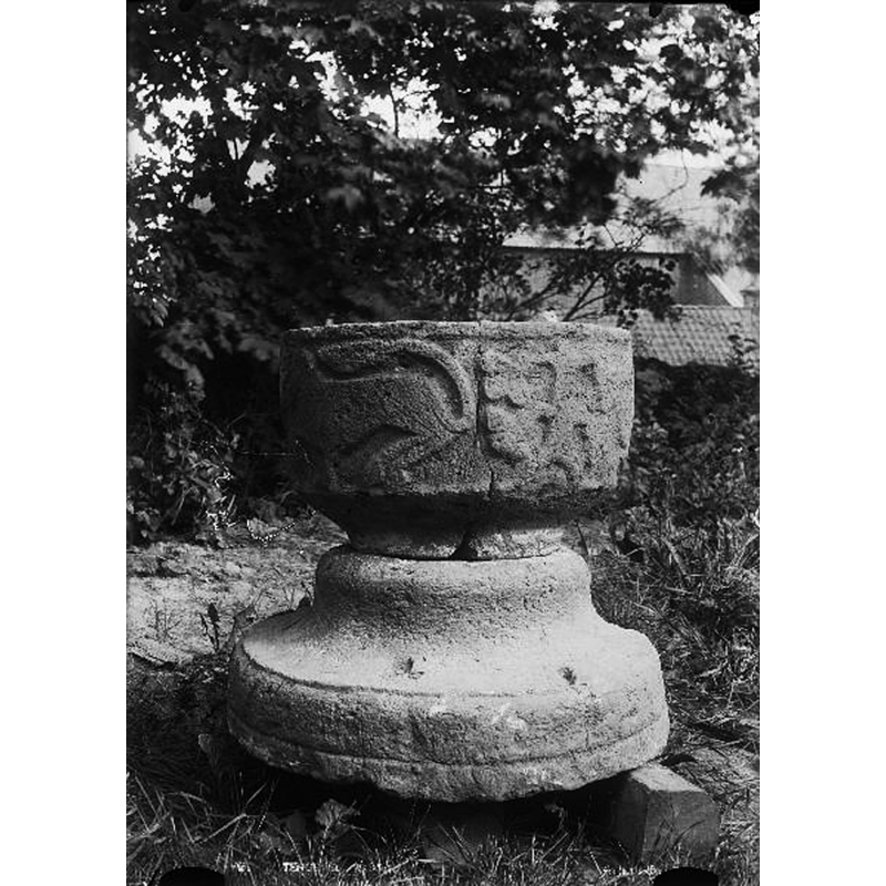 Source caption: "Tengene kyrka [...] Dopfunt, 1100-talet." -- probably ca. 1915, the date when the church was re-built