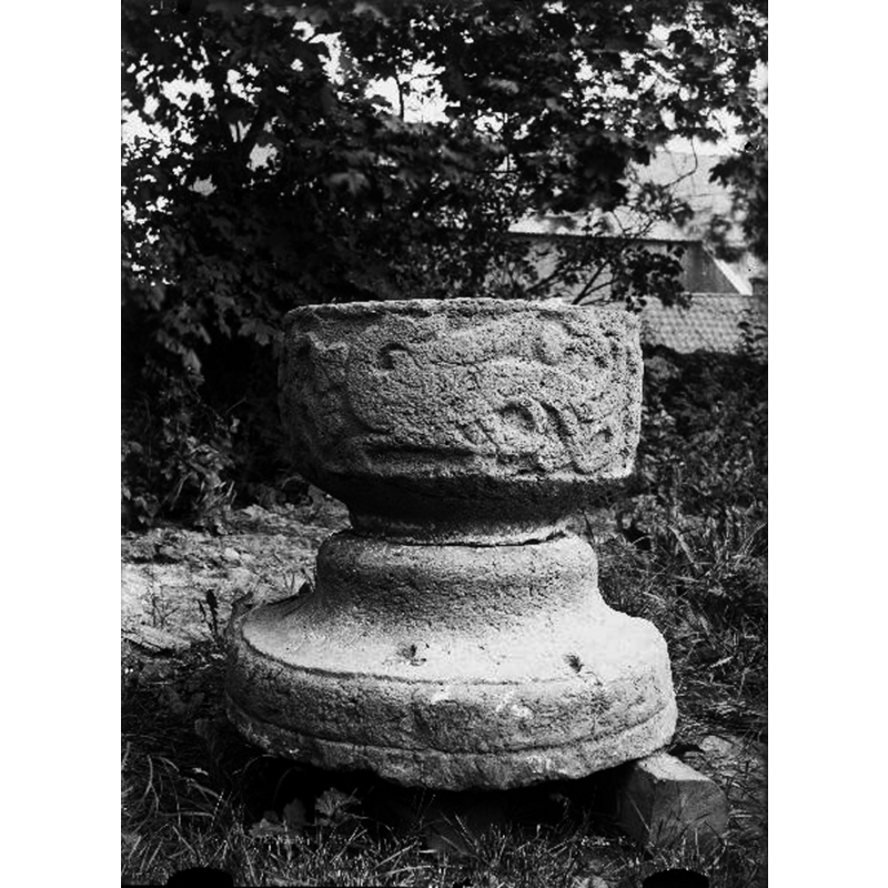 Source caption: "Tengene kyrka [...] Dopfunt, 1100-talet." -- probably ca. 1915, the date when the church was re-built