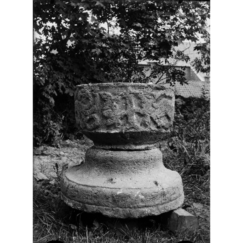 Source caption: "Tengene kyrka [...] Dopfunt, 1100-talet." -- probably ca. 1915, the date when the church was re-built
