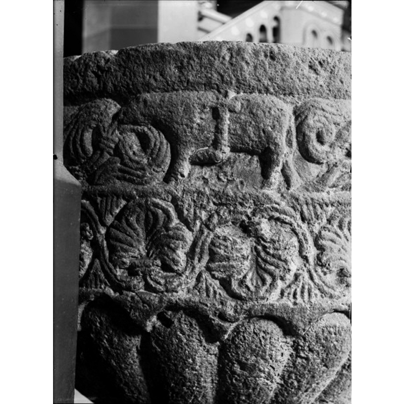 [NB: it appears that this image has been flipped horizontally - the Agnus Dei on the font is passant to the right, as seen in ImageFileNo.1150104053]