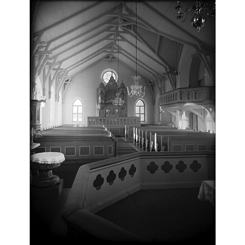 Source caption: "Valbo-Ryrs kyrka [...] Interiör mot öster. Efter restaureringen 1954." -- the font is in the bottom left of the image left here, covered with a white cloth