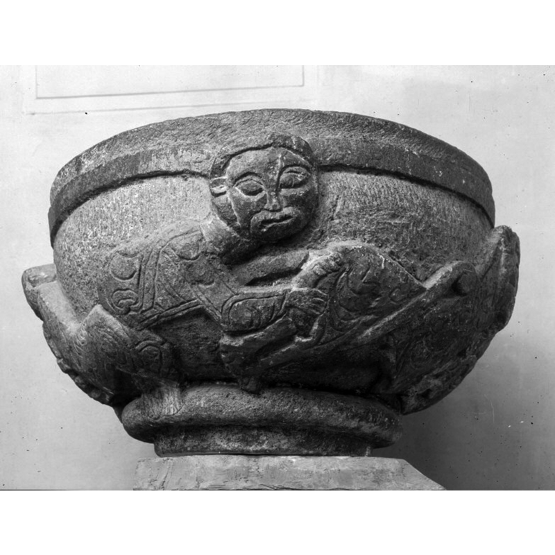 Source caption: "Skee kyrka [...] Överdel på dopfunt."