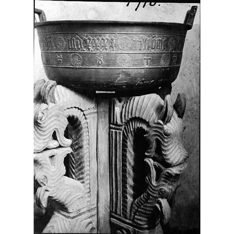 Source caption: "Orsa kyrka [...] Dopfunt av trä, kärlet av malm, gjuten 1531"