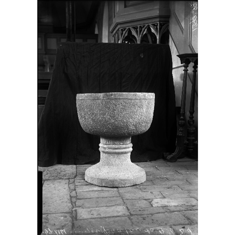 the font stands east of the pulpit behind