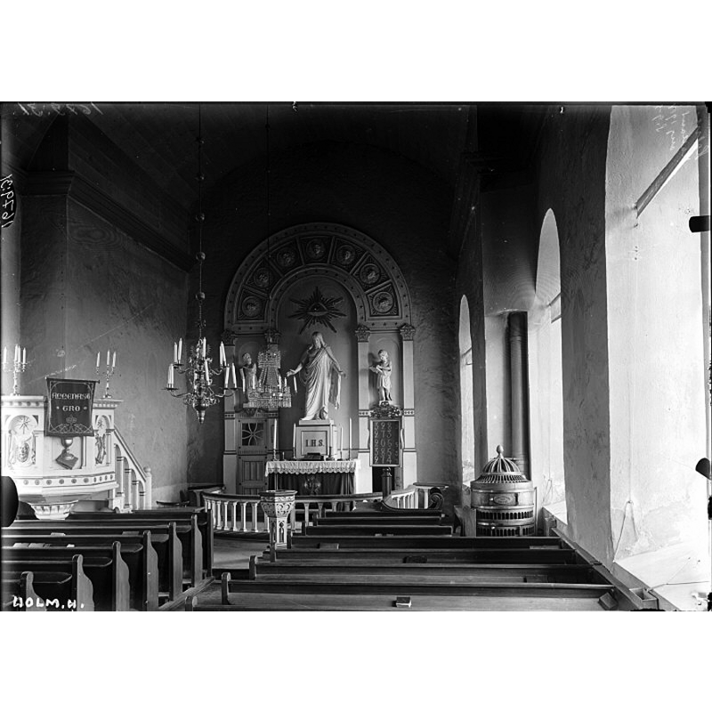 the present baptismal font of 1915 stands in the centre aisle by the communion railing