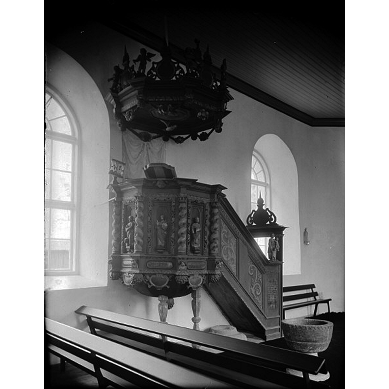 the photograph was taken right after the restoration led in 1927 by Axel Forssén, the architetct responsible