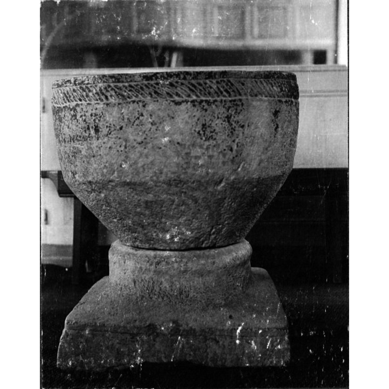 Source caption: "Järns kyrka [...] Dopfunt av sandsten"