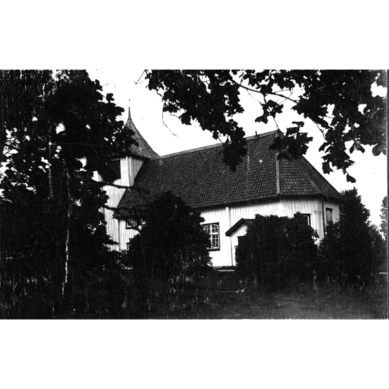 Source caption: "Råggärds kyrka [...] Kyrkan från sydöst."