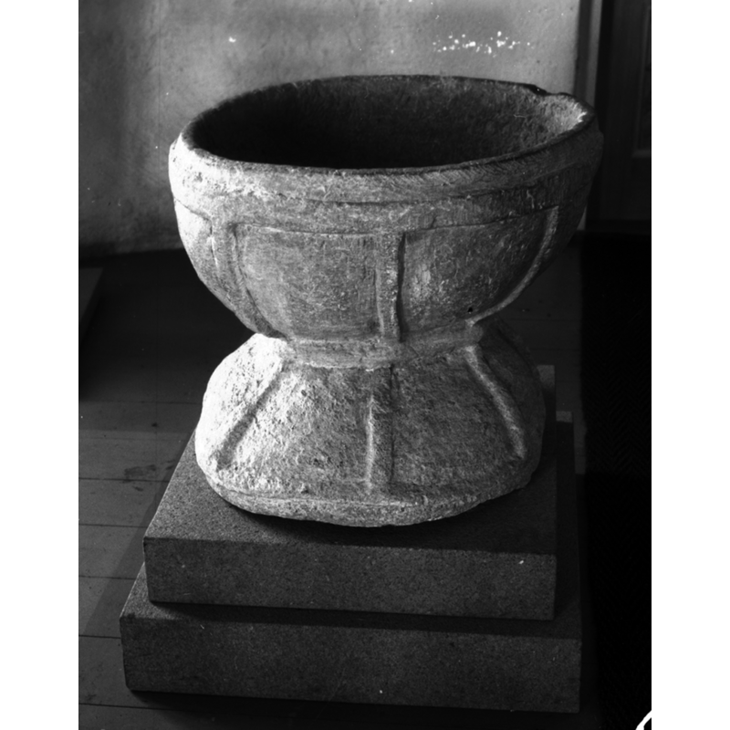 Source caption: "Dopfunt Rölanda kyrka"