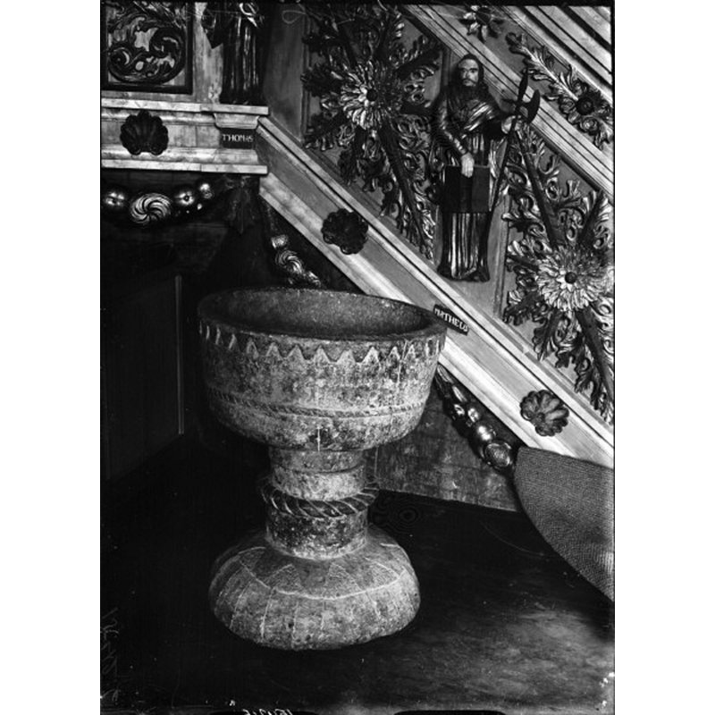 Source caption: "Skålleruds kyrka [...] Dopfunt av täljsten."