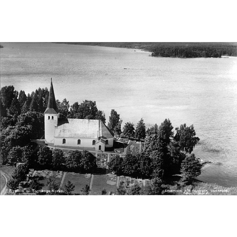 Source caption: "Torrskogs kyrka [...] Flygfoto från söder. Vykort.:"