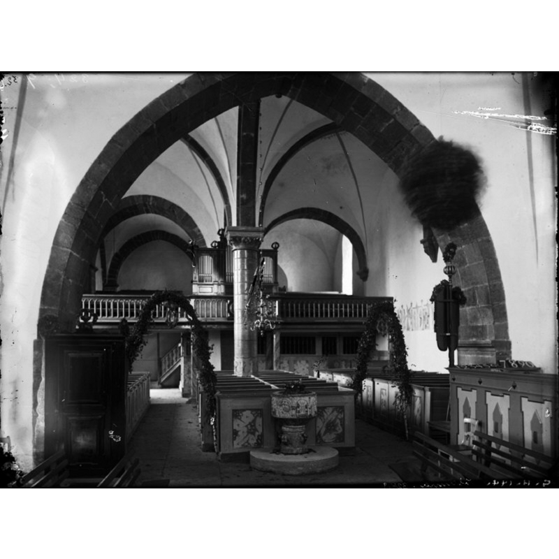 Source caption: "Hamra kyrka [...] Interiör mot väster."