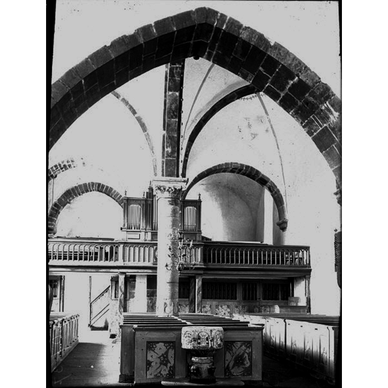 Source caption: "Hamra kyrka [...] Interiör mot väster."
