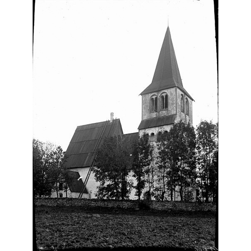 Source caption: "Hajde kyrka [...] Kyrkan från nordväst."