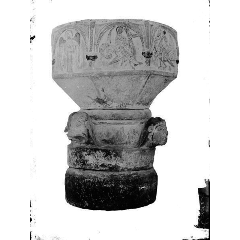 Source caption: "Hejde kyrka [...] Dopfunt av sandsten, från 1100-talets mitt."