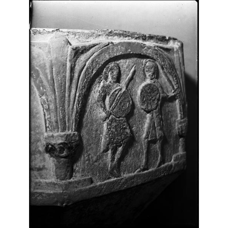 Source caption: "Hejde kyrka [...] Dopfunt av sandsten, från 1100-talets mitt. Detalj."