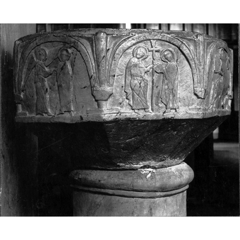 Source caption: "Hogräns kyrka [...] Dopfunt av sandsten från Byzantiosverkstaden. Omkring 1150."
