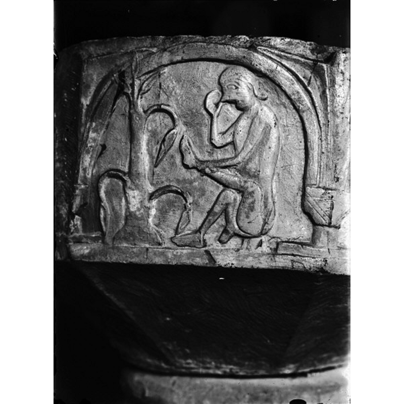 Source caption: "Hogräns kyrka [...] Dopfunt av sandsten från Byzantiosverkstaden. Omkring 1150."