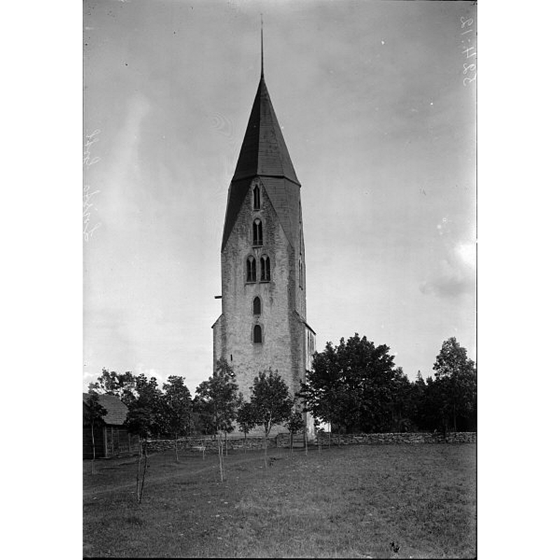 Source caption "Lojsta kyrka [...] Kyrkan från väster."