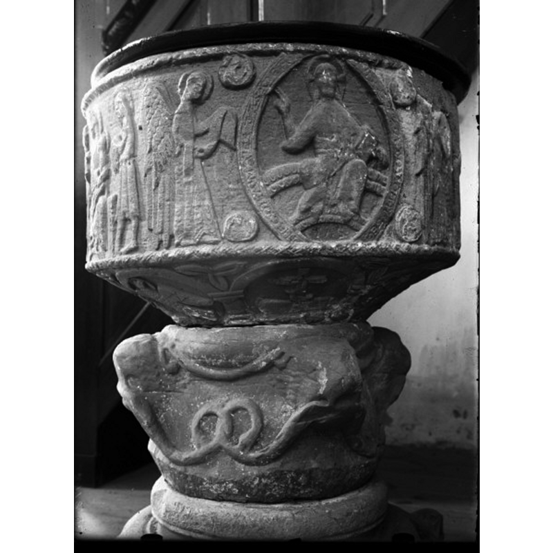 Source caption: "Lokrume kyrka [...] Dopfunt, skålen och halsen av sandsten, fotstenen av kalksten, 1100-talets mitt."