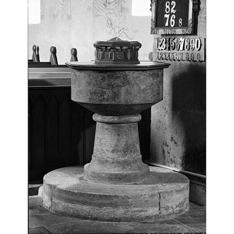 Source caption: "Lye kyrka [...] Dopfunt av kalksten, från 1200-talet."