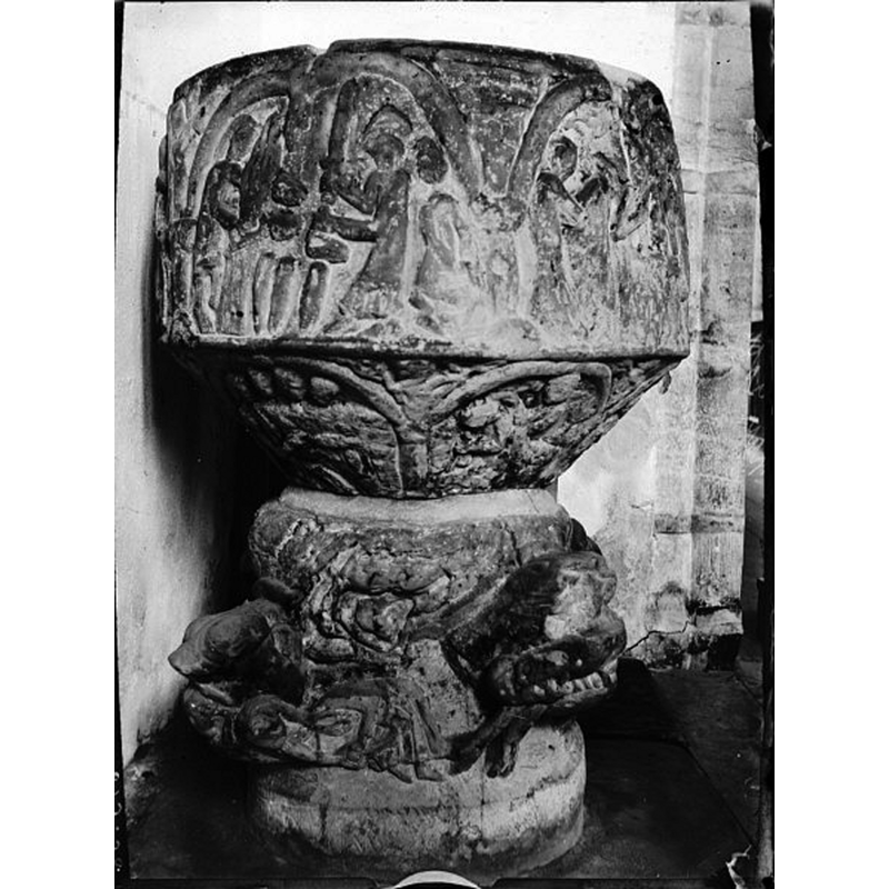 Source caption: "Närs kyrka [...] Dopfunt av sandsten, omkring 1200."