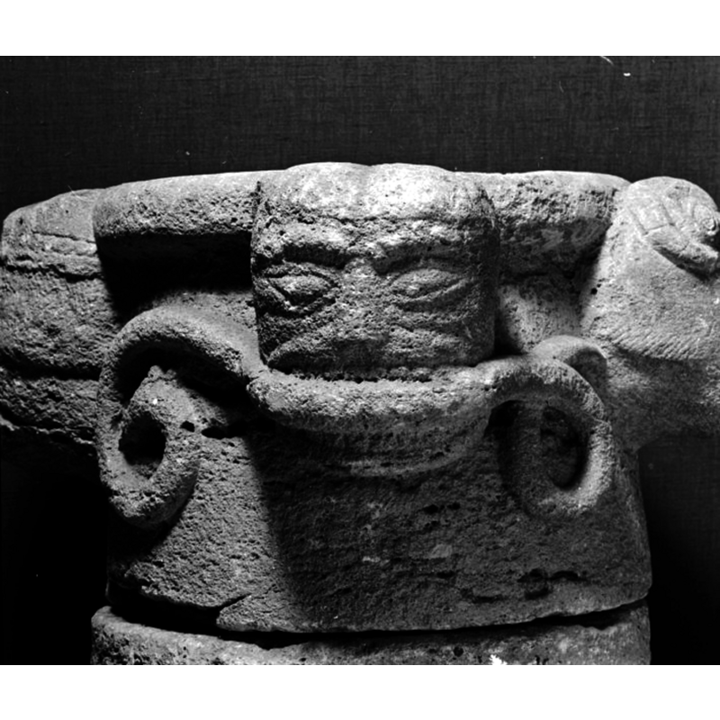Source caption: "Österfärnebo kyrka [...] Detalj av skaftet. Fabeldjur."