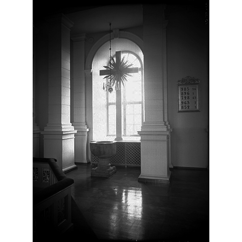 Source caption: "Eftra kyrka [...] Korets södra del. Efter restaurering."