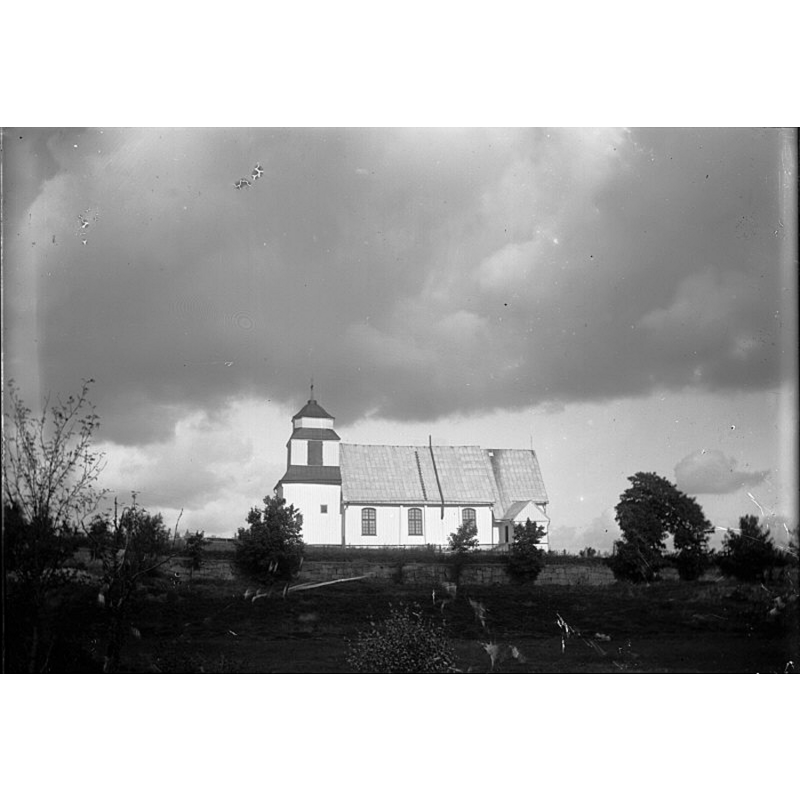 Source caption: "Gunnarps kyrka [...] Kyrkan från söder."