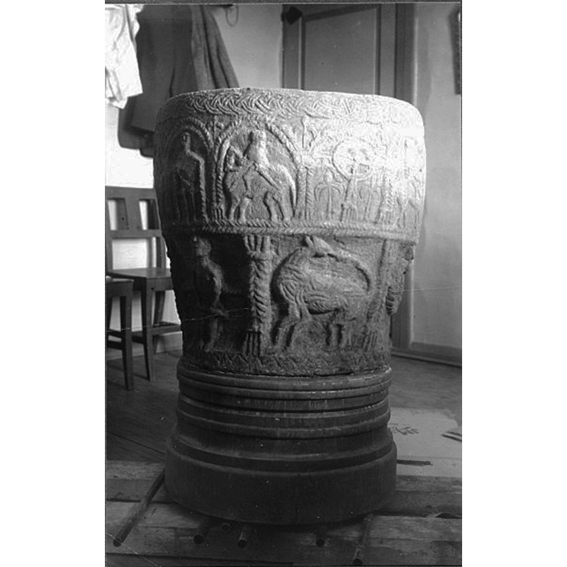 Source caption: "Gunnarps kyrka [...] Dopfunt av sandsten. Efter restaurering 1950." [NB: showing the font on casters, probably towards the end of the restoration]