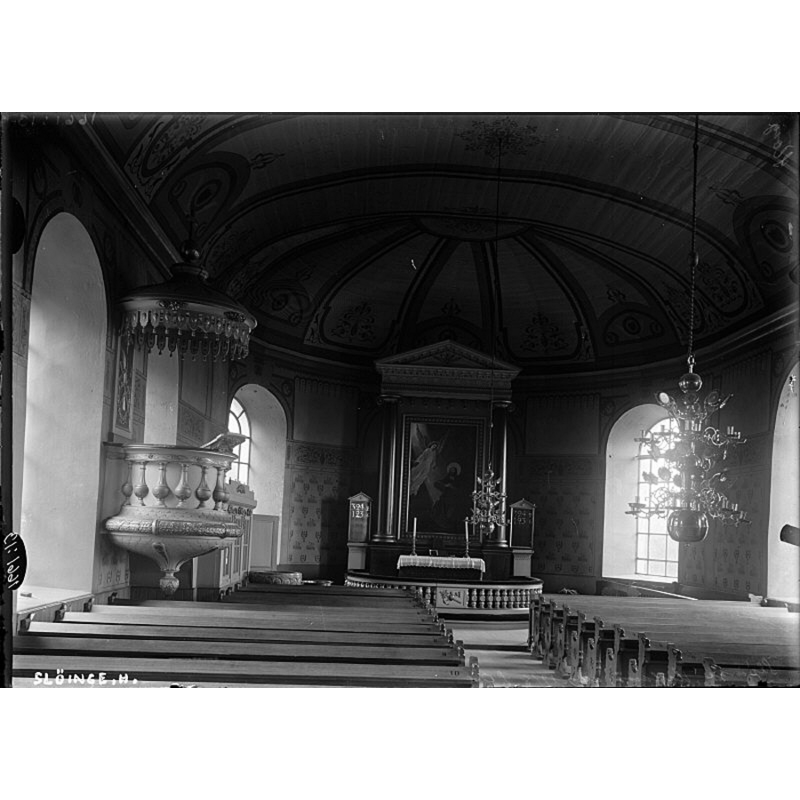 Source caption: "Slöinge kyrka [...] Interiör mot öster."