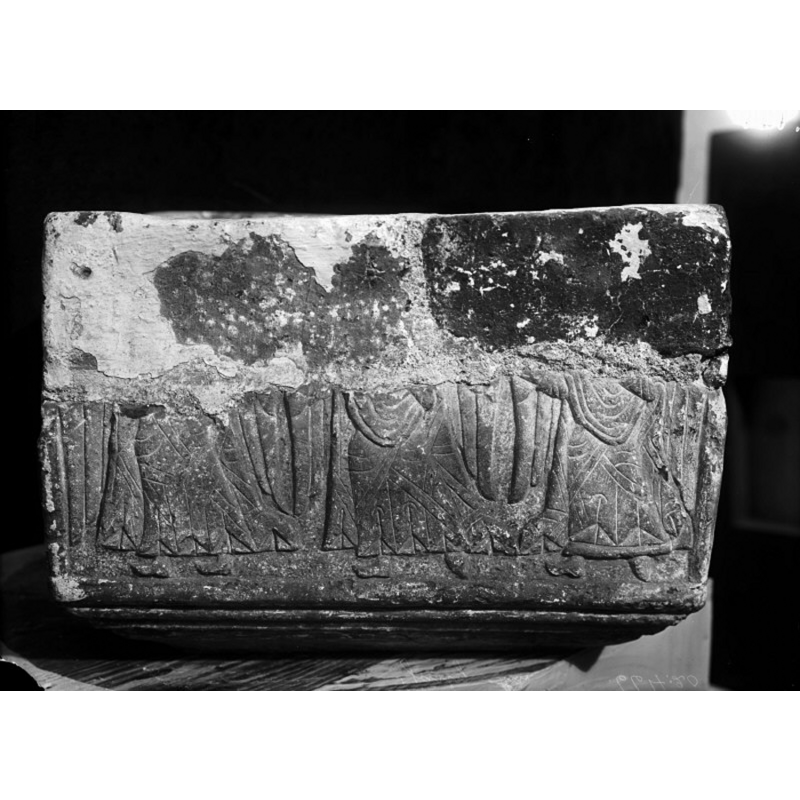 Source caption: "Tjärby kyrka [...] Dopfunt av sten, cuppan. 1100-talets senare del."